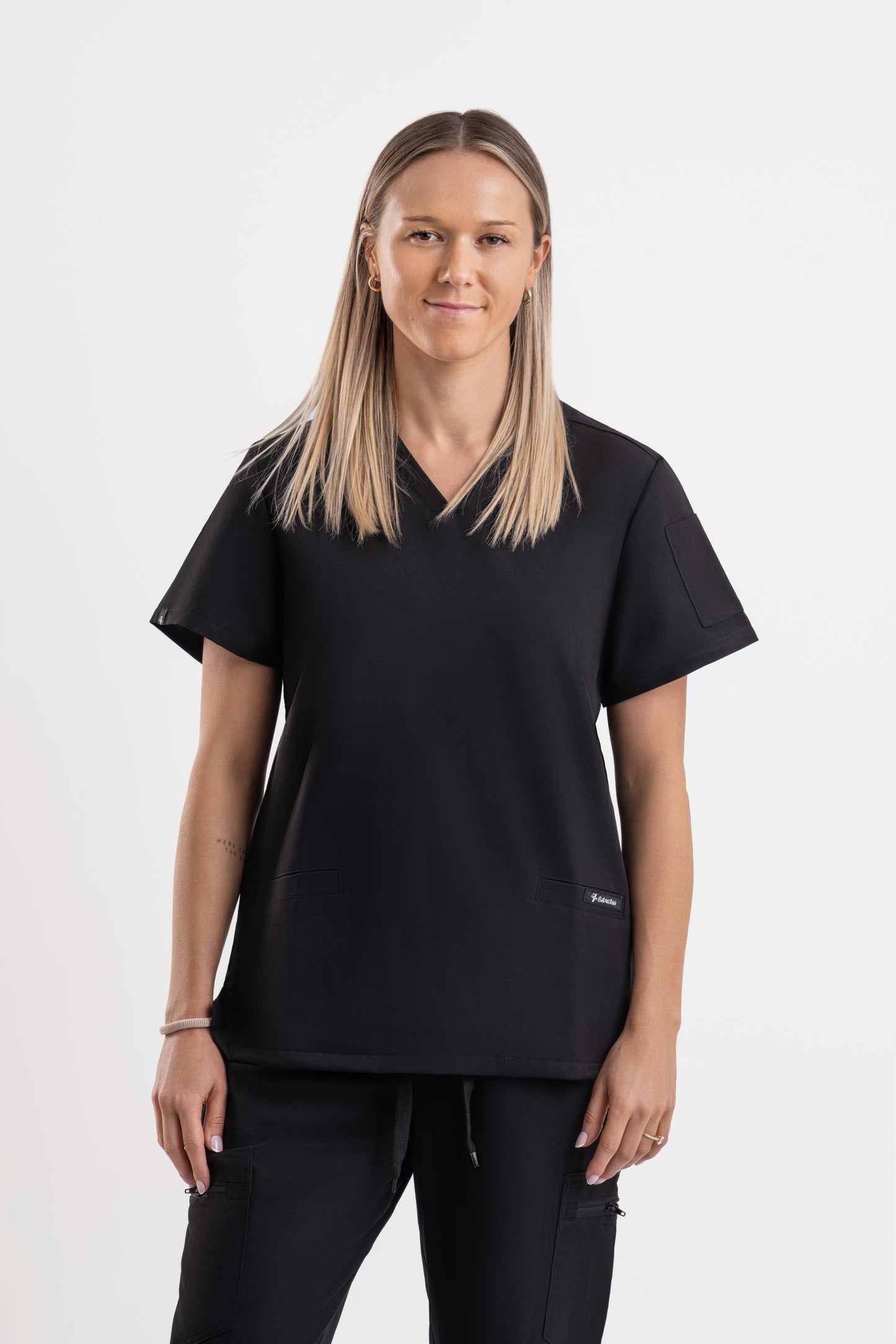 Zeal – Women’s V-Neck Scrub Top-Black