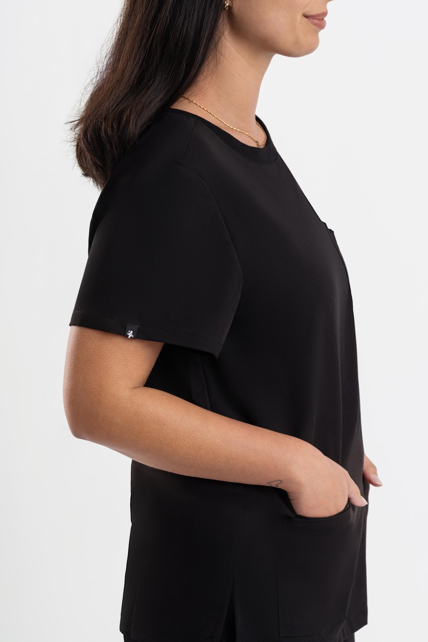 Halo – Women’s Crew Neck Scrub Top-Black